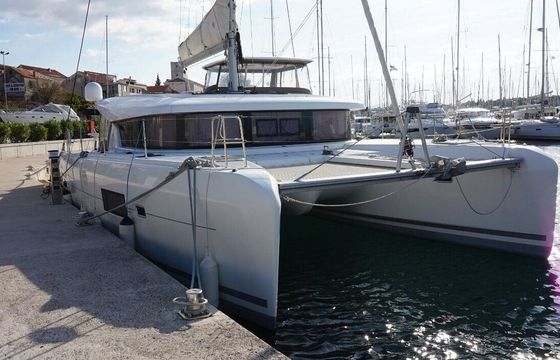 Catamaran LAGOON 42 12.8m