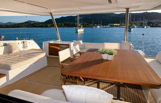 Catamaran Fountaine Pajot Alegria 67 20.36m