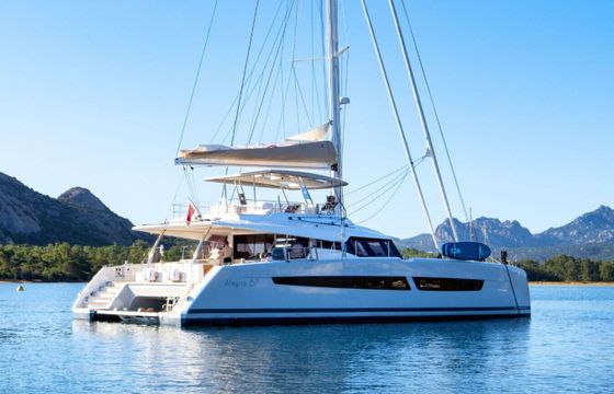 Catamaran Fountaine Pajot Alegria 67 20.36m