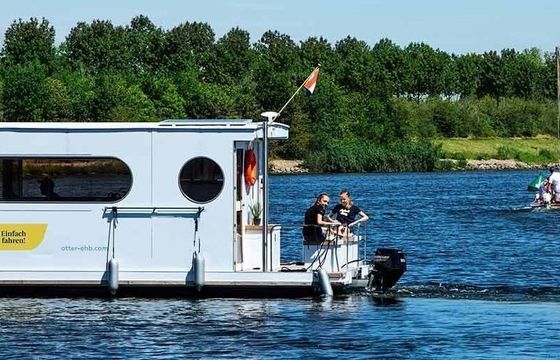 Houseboat Rolly Max 8.2