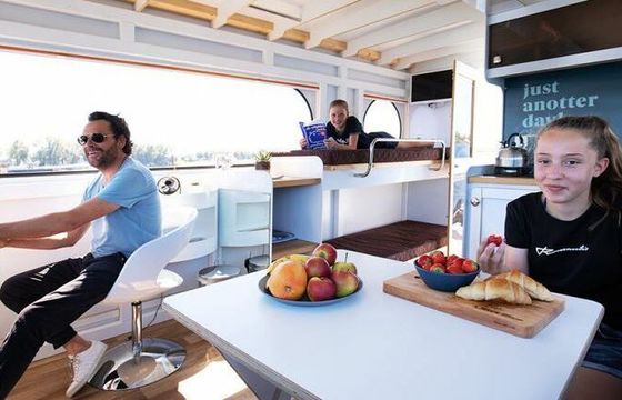Houseboat Rolly Max 8.2