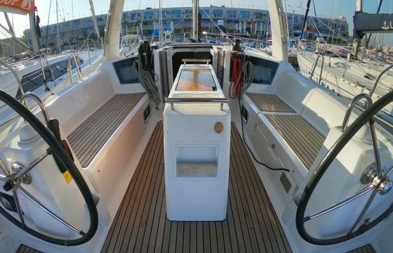 Sailboat Beneteau Oceanis 35 10.6m