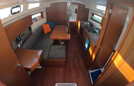 Sailboat Beneteau Oceanis 35 10.6m