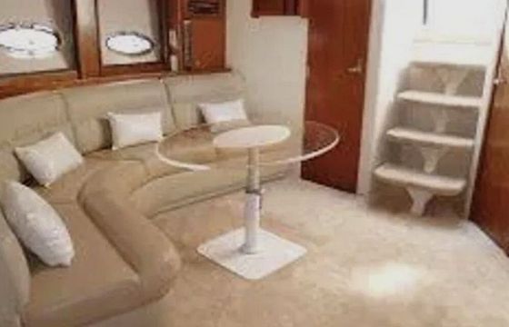 Motorboat Trojan Carver Express 440 1000hp