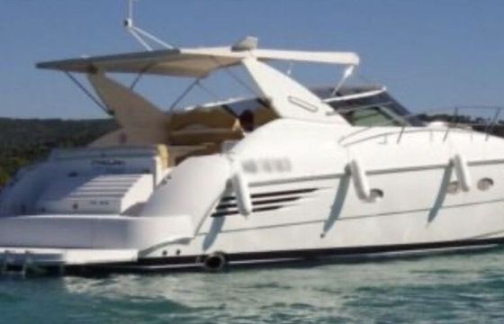 Motorboat Trojan Carver Express 440 1000hp