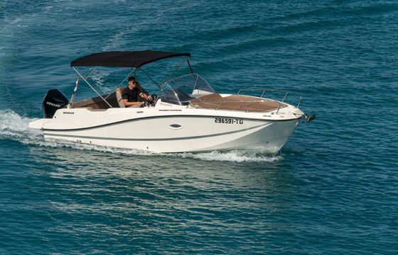 Motorboat Quicksilver Activ 755 Sundeck 250hp