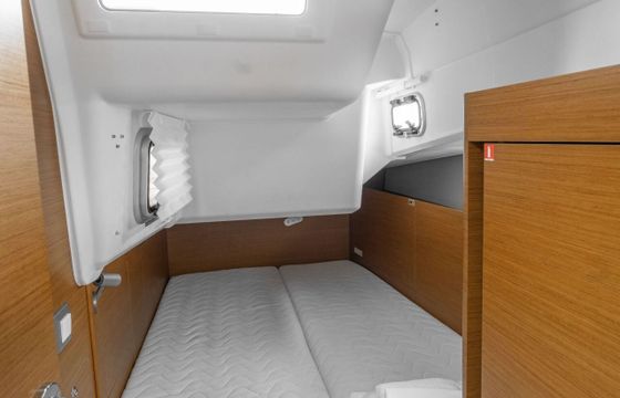 Sailboat Jeanneau Sun Odyssey 410 12m