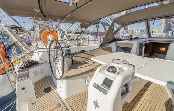 Sailboat Jeanneau Sun Odyssey 410 12m