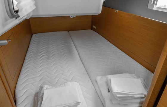 Sailboat Jeanneau Sun Odyssey 410 12m