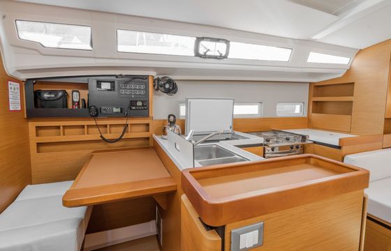 Sailboat Jeanneau Sun Odyssey 410 12m