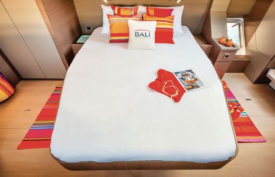 Catamaran Catana Group Bali 4.8 - 6 + 1 cab. 14m