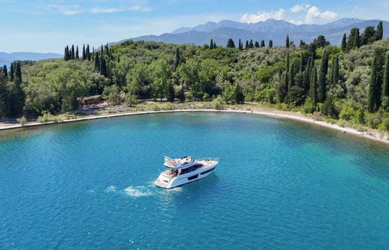 Motor yacht Azimut 53fly