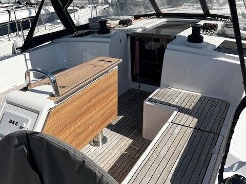 Sailboat BAVARIA YACHTS C42 12.9m