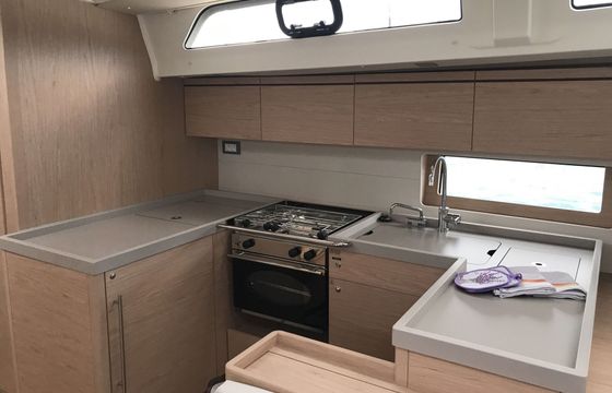 Sailboat BENETEAU OCEANIS 51.1 15.94m