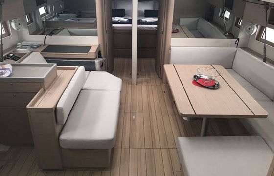 Sailboat BENETEAU OCEANIS 51.1 15.94m