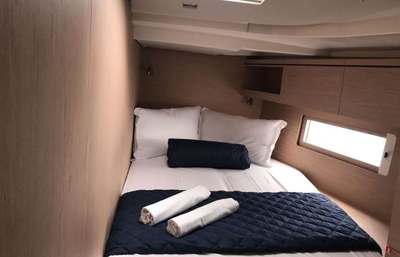 Sailboat BENETEAU OCEANIS 51.1 15.94m