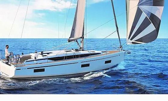 Sailboat Bavaria C42 12m