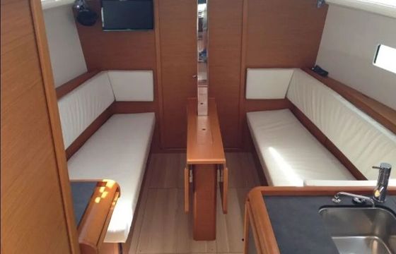 Sailboat Sun Odyssey 349 10m