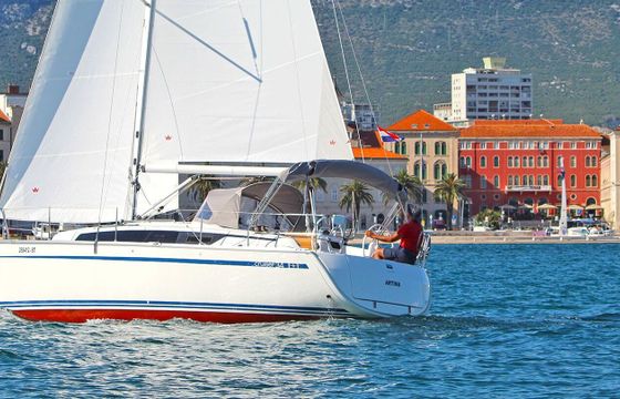 Sailboat BAVARIA 34 CRUISER 10.71m