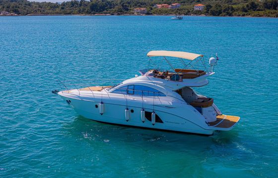 Motor yacht Bénéteau Monte Carlo 47 Fly 870hp