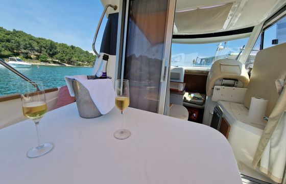 Motorboat Beneteau Antares 680 114hp