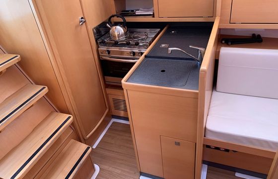 Sailboat JEANNEAU SUN ODYSSEY 319 9.8m