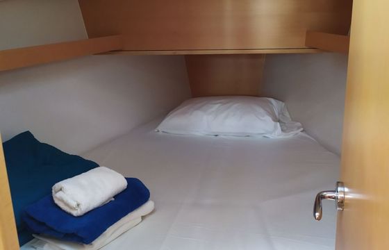 Sailboat JEANNEAU SUN ODYSSEY 319 9.8m