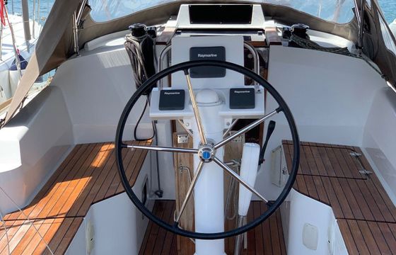Sailboat JEANNEAU SUN ODYSSEY 319 9.8m