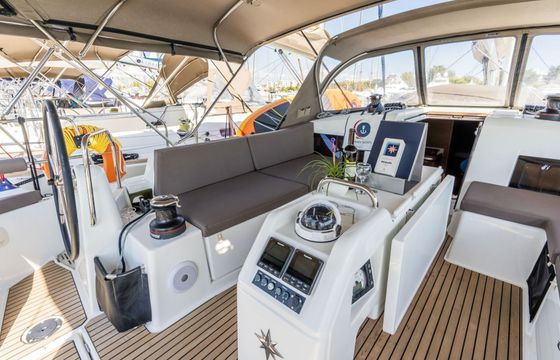 Sailboat Jeanneau Sun Odyssey 490 14.42m