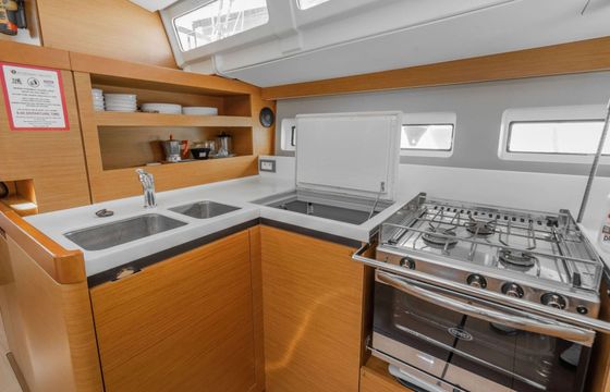 Sailboat Jeanneau Sun Odyssey 490 14.42m