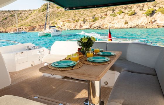 Motor yacht Sunseeker Predator 57 1800hp
