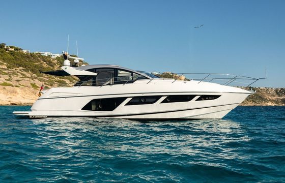 Motor yacht Sunseeker Predator 57 1800hp