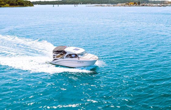Motorboat Beneteau Antares 8 200hp