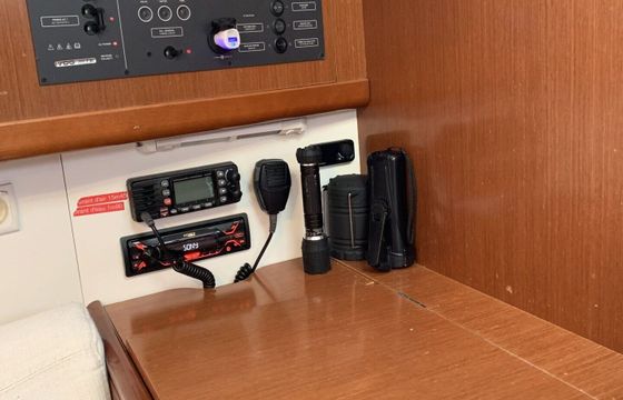 Sailboat Beneteau Oceanis 34 9.99m