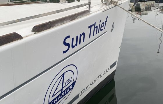 Sailboat Beneteau Oceanis 34 9.99m