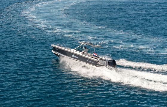 Motorboat Axopar 28 T-top 300hp