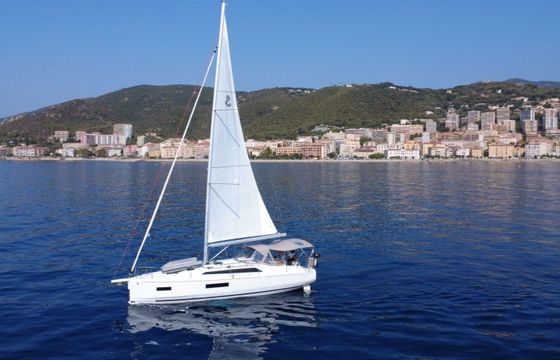 Sailboat BENETEAU OCEANIS 37.1 11m