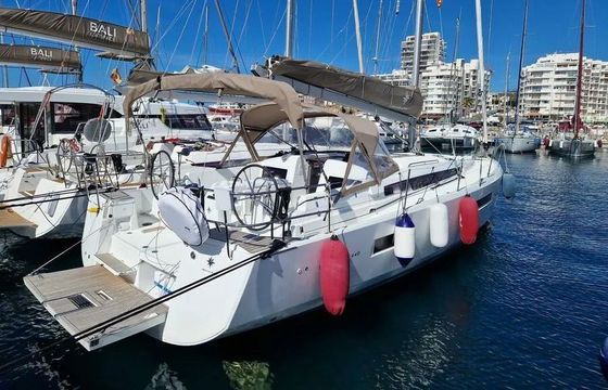 Sailboat Jeanneau Sun Odyssey 440 14m