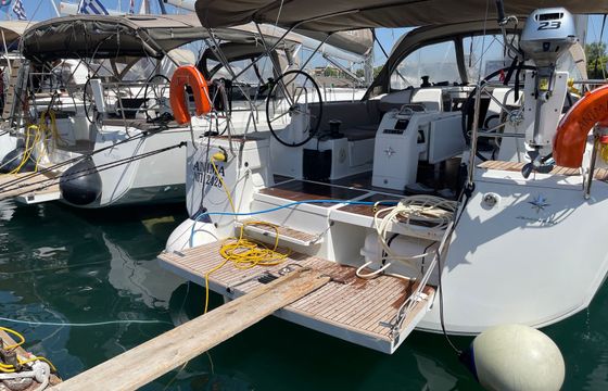 Sailboat Sun Odyssey 440 13m