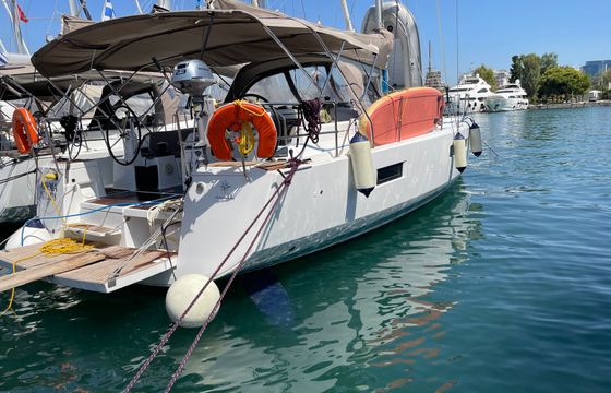 Sailboat Sun Odyssey 440 13m