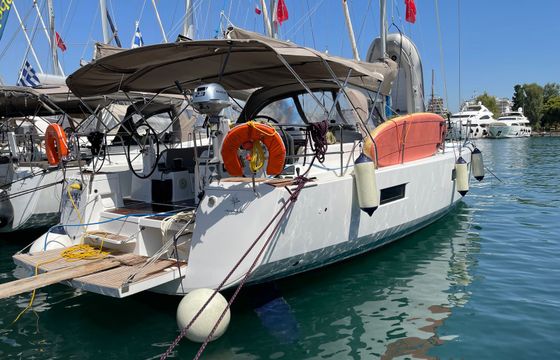 Sailboat Sun Odyssey 440 13m