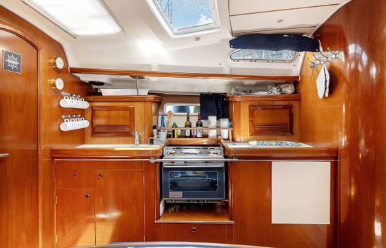 Sailboat Beneteau Oceanis Clipper 393 12m