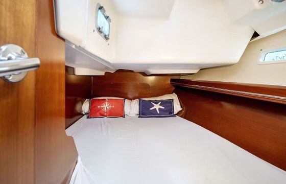Sailboat Beneteau Oceanis Clipper 393 12m