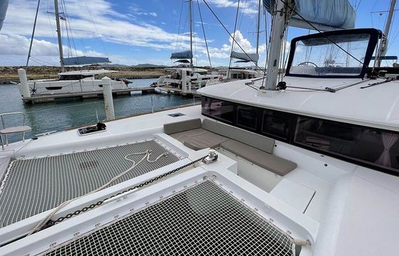 Catamaran Lagoon-Bénéteau Lagoon 450 F - 4 + 2 cab. 13.96m
