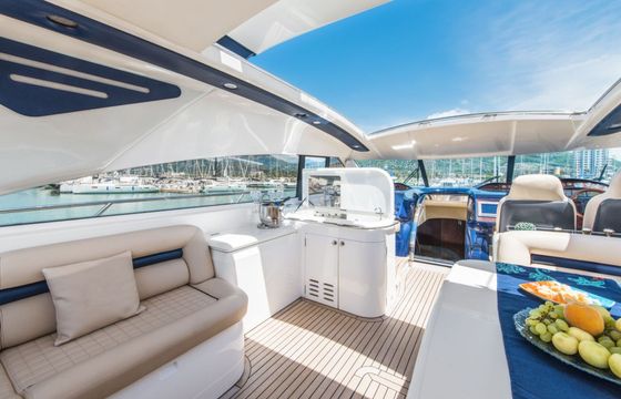 Motorboat PRINCESS V65 2600hp