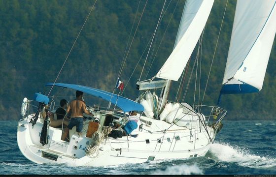 Sailboat Beneteau Oceanis 440 14m