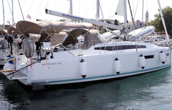 Sailboat Sun Odyssey 380 11m