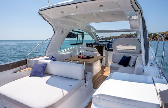 Motorboat Beneteau Gran Turismo 36 600hp