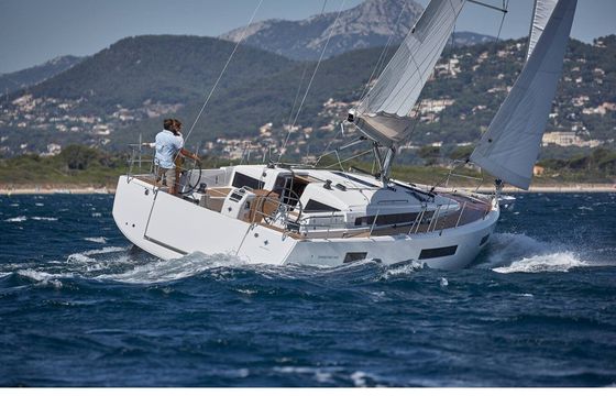 Sailboat Sun Odyssey 440 12m