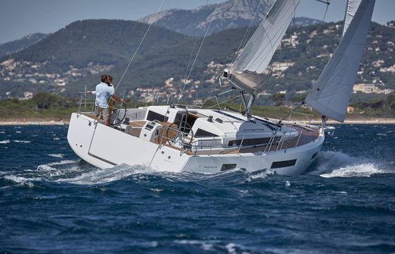 Sailboat Sun Odyssey 440 12m